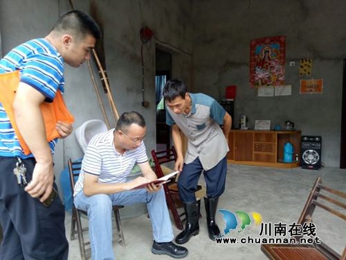 吕刚到合江县南滩镇进村入户开展精准扶贫结对帮扶工作