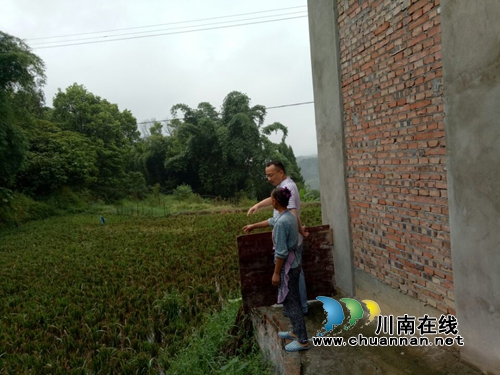 吕刚到合江县南滩镇进村入户开展精准扶贫结对帮扶工作(图2)