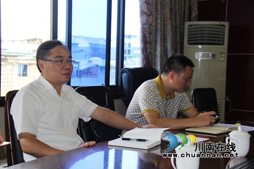 喻斌到泸县云龙镇开展党风廉政社会评价“一对一”约谈工作(图1) 喻斌到泸县云龙镇开展党风廉政社会评价“一对一”约谈工作(图1)