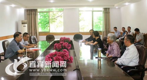 情系园丁宜宾市领导慰问优秀教师和离退休教师