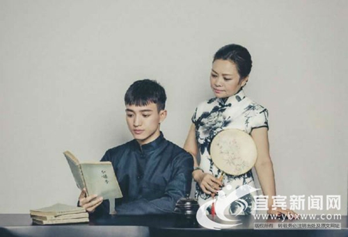 宜宾海归男和妈妈一起拍艺术照 朋友圈爆红(图1) 宜宾海归男和妈妈一起拍艺术照 朋友圈爆红(图1)