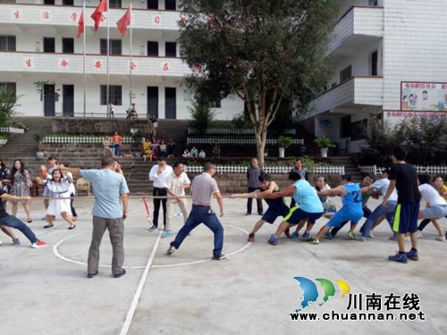 合江县自怀镇隆重庆祝第33个教师节