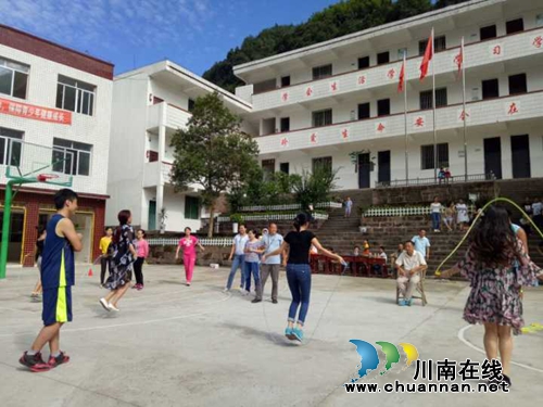 合江县自怀镇隆重庆祝第33个教师节(图2) 合江县自怀镇隆重庆祝第33个教师节(图2)