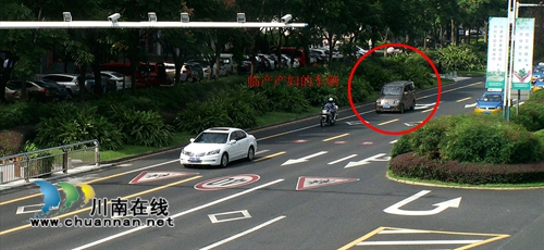 孕妇临产怕遇堵 泸州交警开启生命绿色通道(图1) 孕妇临产怕遇堵 泸州交警开启生命绿色通道(图1)