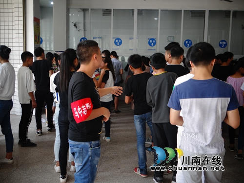 叙永马岭中学多措并举开展创文宣传活动