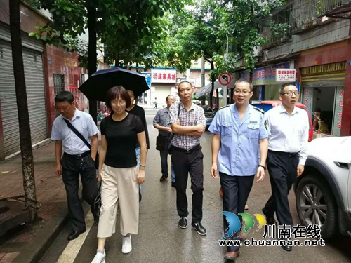 合江县政协对“加强保健品市场监管”重点提案开展民主评议测评(图2) 合江县政协对“加强保健品市场监管”重点提案开展民主评议测评(图2)