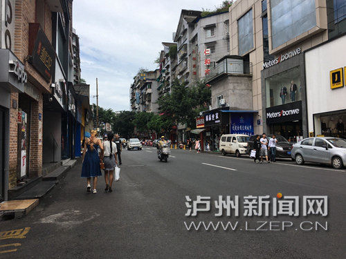 泸州创文:告别占道经营 出行环境更通畅(图1) 泸州创文:告别占道经营 出行环境更通畅(图1)