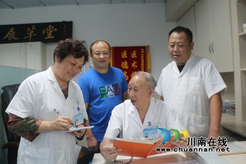 泸州老医生温国华：仁医仁术&nbsp;言传身教好家风(图2)