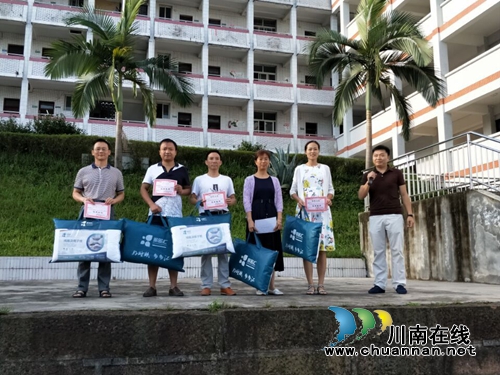 宜宾汪家镇初中庆祝第33个教师节暨表彰大会圆满结束(图1) 宜宾汪家镇初中庆祝第33个教师节暨表彰大会圆满结束(图1)