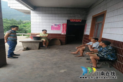 合江县司法局纪检干部深入走访了解村情民情