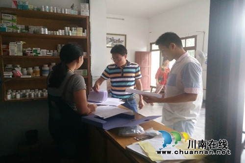 合江县司法局开展联系村健康扶贫督导与宣传