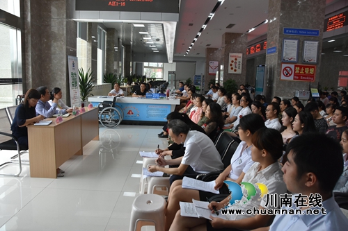 龙马潭区政务中心：培训窗口人员&nbsp;提升文明素质
