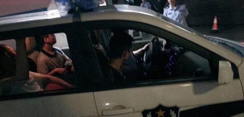 自贡新加坡花园小区命案真相：凶手抢劫还债！(图4)