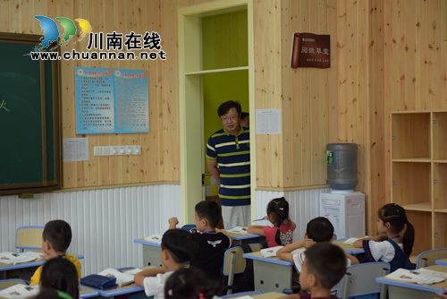 泸州市教育局局长黄辉督查叙永县教育工作(图2) 泸州市教育局局长黄辉督查叙永县教育工作(图2)