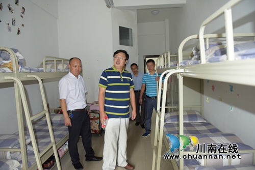泸州市教育局局长黄辉督查叙永县教育工作