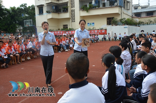 江阳区法院“萤火虫普法志愿行”第51场创文知识宣讲走进弥陀学校(图3) 江阳区法院“萤火虫普法志愿行”第51场创文知识宣讲走进弥陀学校(图3)