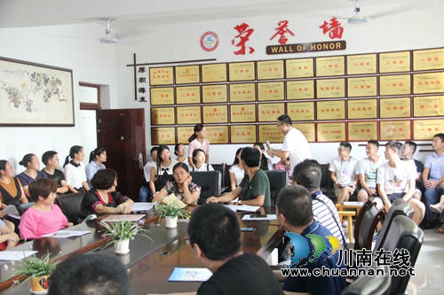 合江县九支中学启动“青蓝工程”(图5) 合江县九支中学启动“青蓝工程”(图5)