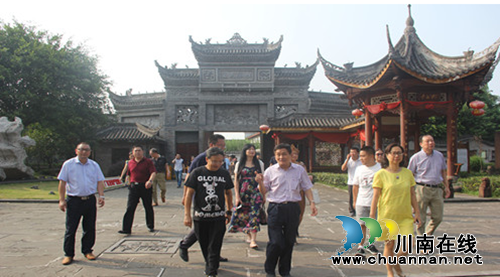泸州文化经济名家看江阳 邻玉白酒小镇窖酒香(图8) 泸州文化经济名家看江阳 邻玉白酒小镇窖酒香(图8)