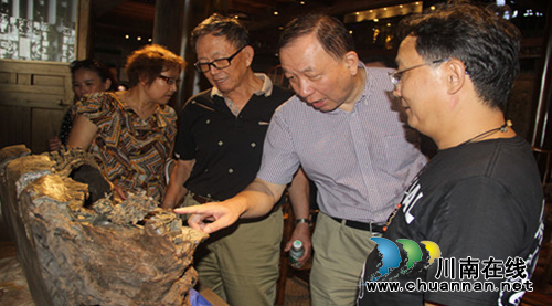 泸州文化经济名家看江阳 邻玉白酒小镇窖酒香(图11) 泸州文化经济名家看江阳 邻玉白酒小镇窖酒香(图11)