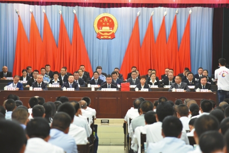 毕胜当选隆昌市第一任市长(图1) 毕胜当选隆昌市第一任市长(图1)
