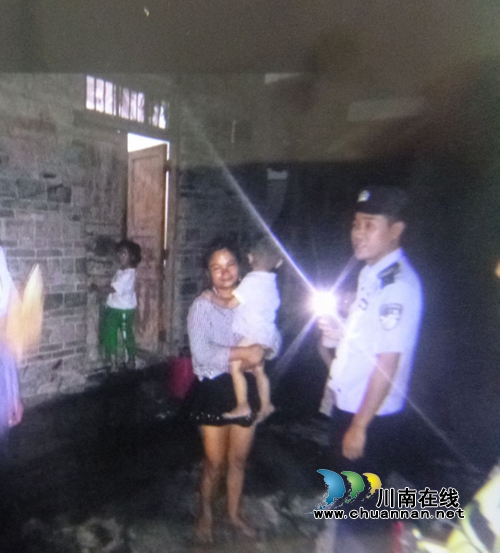 泸县立石3岁小孩走失&nbsp;民警沿途寻亲助其归家