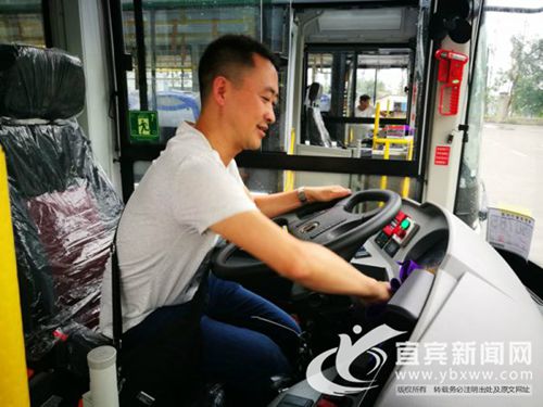 宜宾首批纯电动车即将投用 噪音低平稳度高(图1) 宜宾首批纯电动车即将投用 噪音低平稳度高(图1)