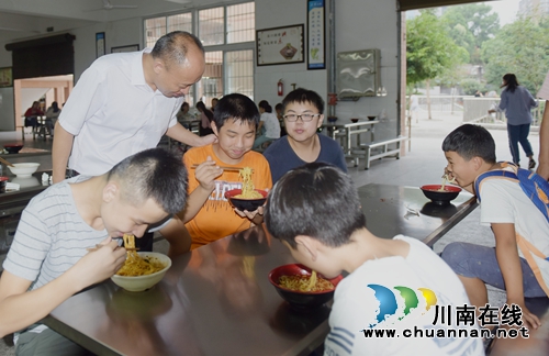 叙永县开展学校工作暗访督查