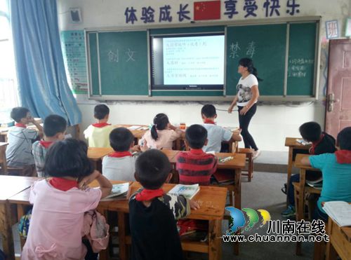纳溪龙车小学开展“做文明人、珍爱生命、远离毒品”主题安全教育队会