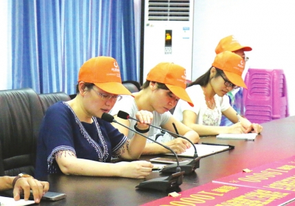 内江暖心"二姐"叶秀娟至今未婚 却有300个娃(图2) 内江暖心"二姐"叶秀娟至今未婚 却有300个娃(图2)