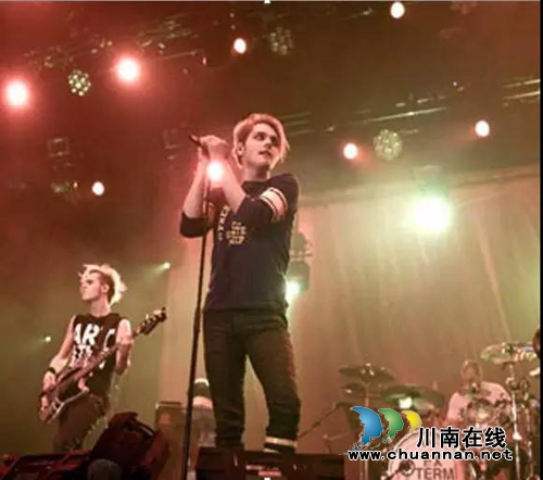海蛎子“购物狂欢节”来了 在泸州逛遍世界(图15) 海蛎子“购物狂欢节”来了 在泸州逛遍世界(图15)