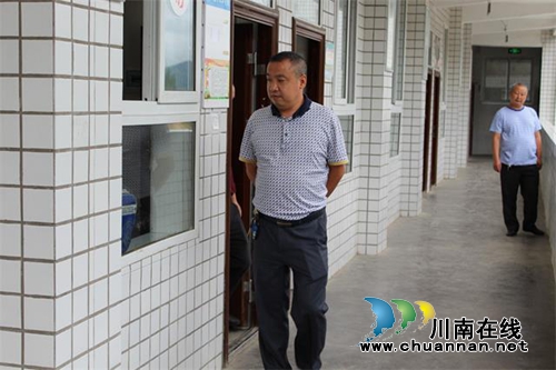 叙永县教育局亲临分水镇中心小学校督导安全工作