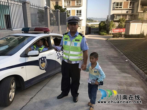 宜宾市民为接大娃丢失小娃　马虎家长多留心