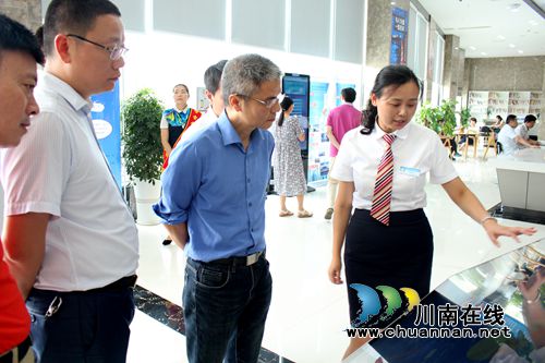 省法制办考察自贸区川南临港片区行政审批局