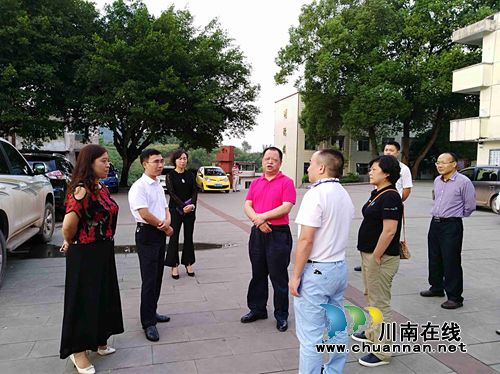 泸州市政协副主席李锋调研九支中学创文工作(图3)
