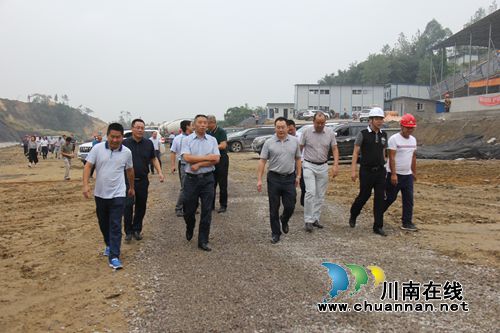 泸县县委书记薛学深带队到调研G8515建设情况(图1)
