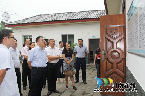 泸州市委副书记、市长刘强率队调研云龙镇全民预防保健工作(图4)