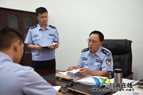 泸州警察董治南获“全国公安百佳刑警”称号(图8) 泸州警察董治南获“全国公安百佳刑警”称号(图8)