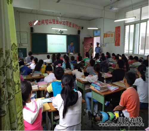 宜宾汪家镇开展道路交通安全警示教育(图1) 宜宾汪家镇开展道路交通安全警示教育(图1)