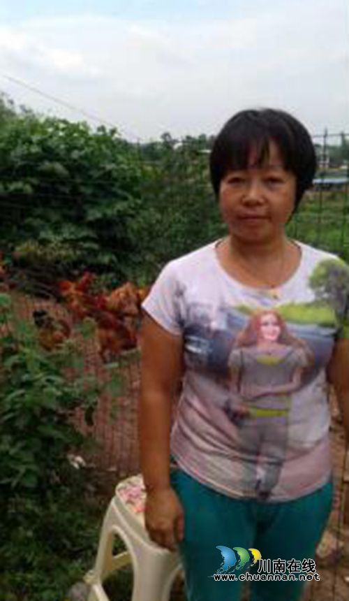 泸州下岗女工 “孤军”打造美食“土匪鸡”(图2) 泸州下岗女工 “孤军”打造美食“土匪鸡”(图2)