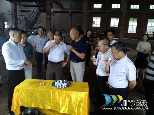 顶级专家“望闻问切” 年份潭酒四度登场(图8) 顶级专家“望闻问切” 年份潭酒四度登场(图8)