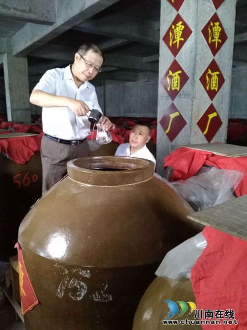 顶级专家“望闻问切” 年份潭酒四度登场(图13) 顶级专家“望闻问切” 年份潭酒四度登场(图13)