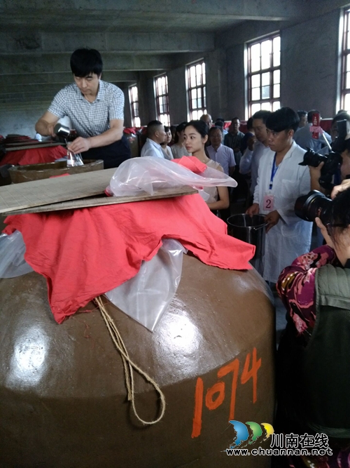 顶级专家“望闻问切” 年份潭酒四度登场(图17) 顶级专家“望闻问切” 年份潭酒四度登场(图17)