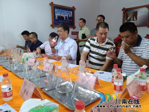 顶级专家“望闻问切” 年份潭酒四度登场(图24) 顶级专家“望闻问切” 年份潭酒四度登场(图24)