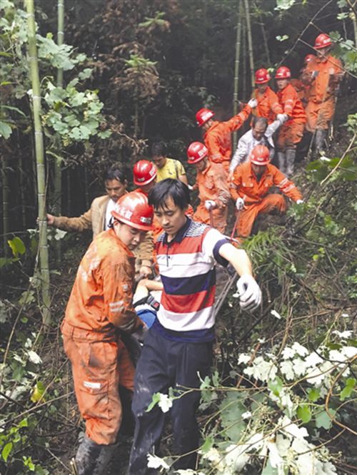 泸州男森林采笋跌进山缝&nbsp;遗憾未等到救援人员(图1)
