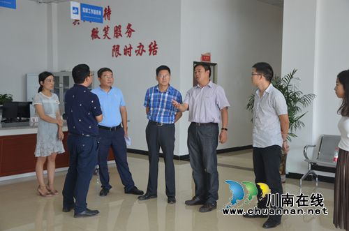 吴兴华到泸县太伏镇调研基层党建工作
