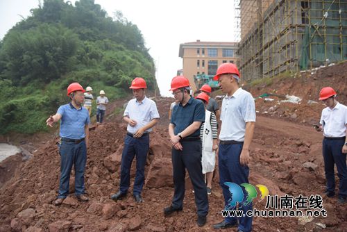 叙永县县长唐杰率队调研叙永三中项目建设(图2) 叙永县县长唐杰率队调研叙永三中项目建设(图2)