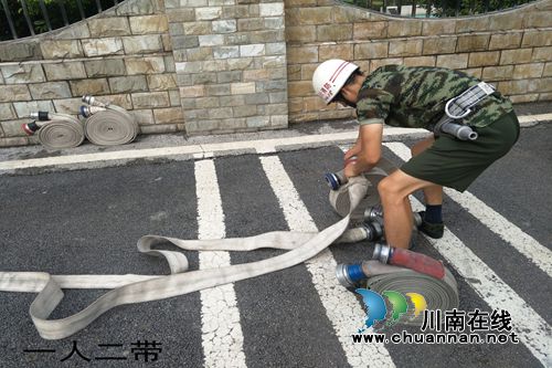 泸县综合应急救援大队新训队举行专项业务技能训练(图2)