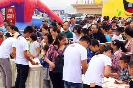 “国风国韵庆国庆”泸州首届国学文化周启幕(图2) “国风国韵庆国庆”泸州首届国学文化周启幕(图2)