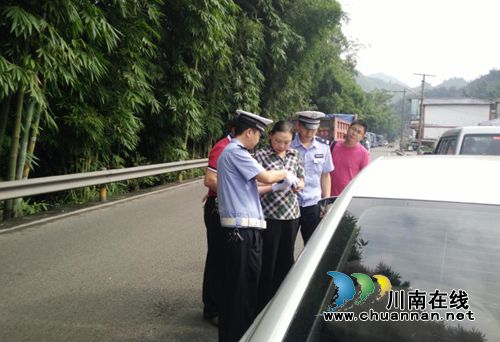 王萍率队督导检查国庆期间筠连道路交通安全工作