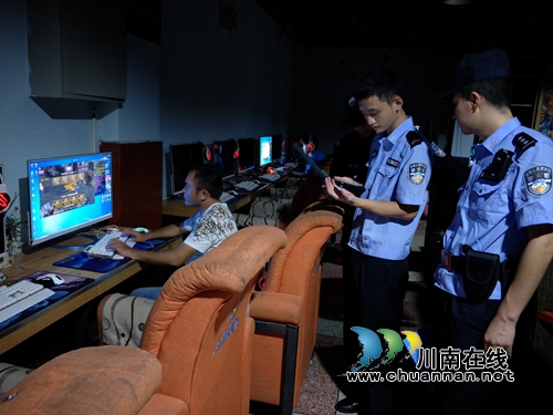 泸县兆雅派出所深入辖区宾馆、网吧开展安全检查(图1)